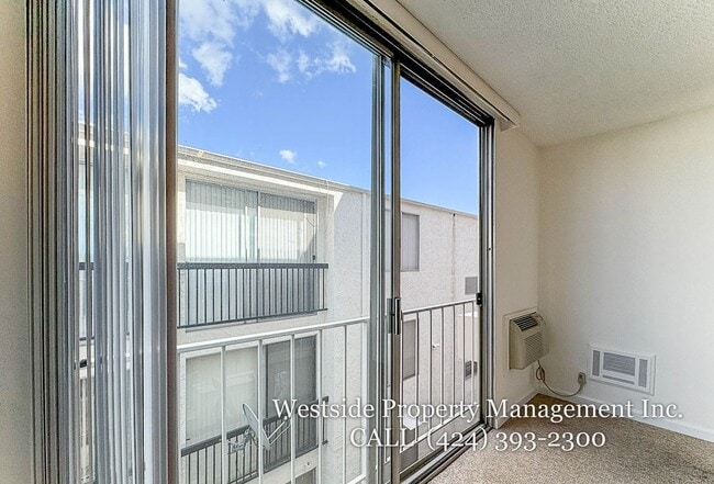 Building Photo - 11645 Montana Ave