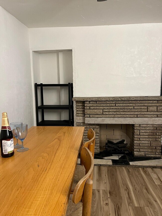 Building Photo - 27 Norton St