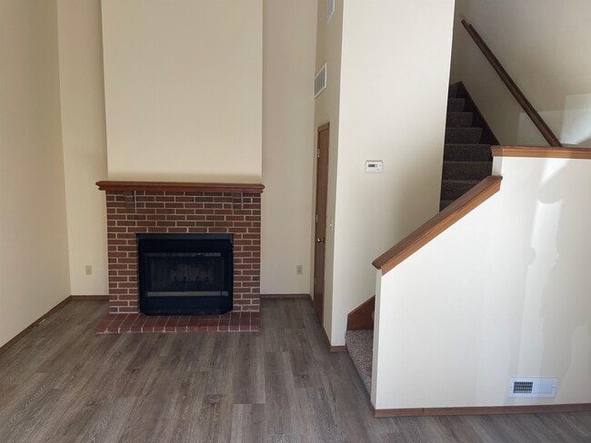 Building Photo - 807 Maple Ln