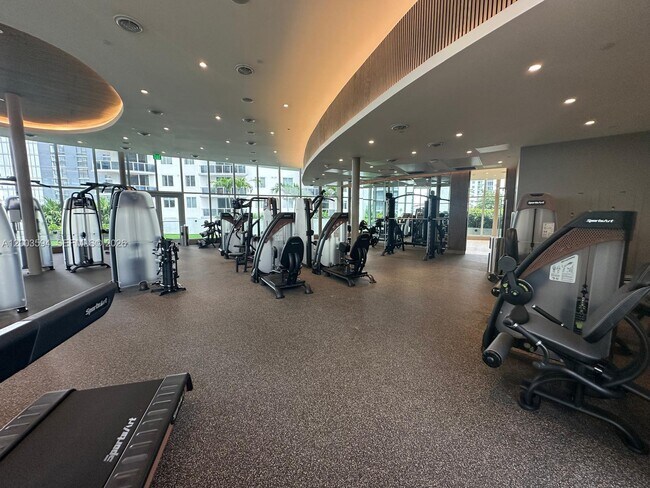 Building Photo - 700 NE 24th St