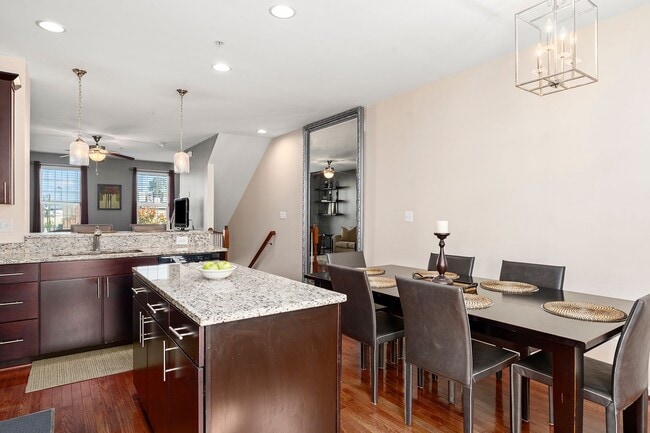 Building Photo - Luxury 3-Bed, 4-Bath Townhouse with Modern...