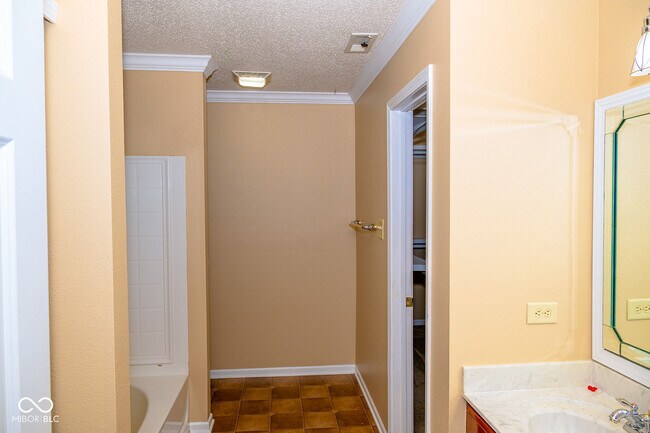Building Photo - 10634 Cyrus Dr