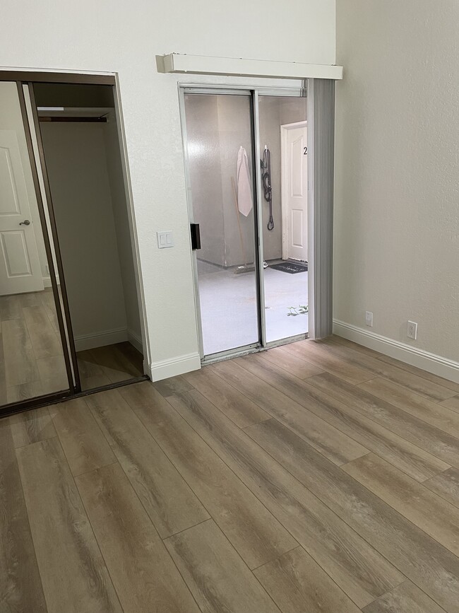 Building Photo - 5039 E Ocean Blvd