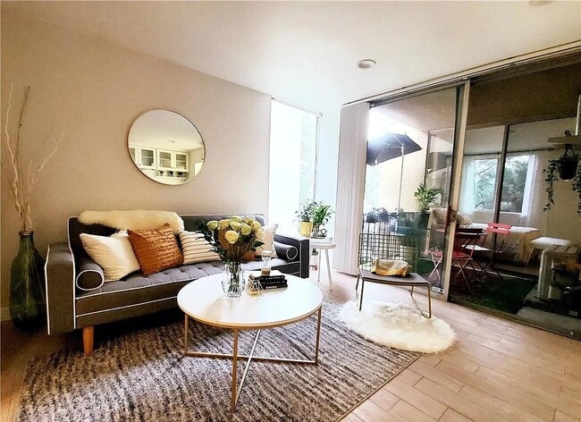 Building Photo - 465 S Los Robles Ave