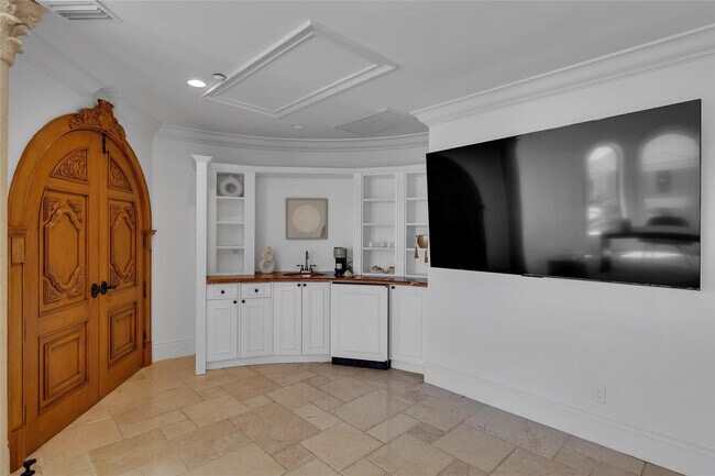 Building Photo - 1011 Rhodes Villa Ave