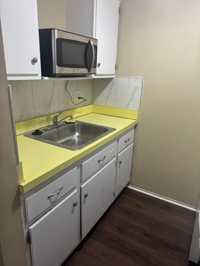 Building Photo - 31831 Grand River Ave