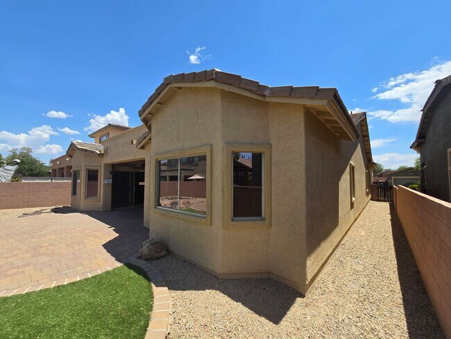 Building Photo - Must See 4 Bedroom Home in Sahuarita!  3 C...