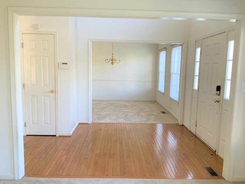 Building Photo - 19 Sunrise Valley Ct