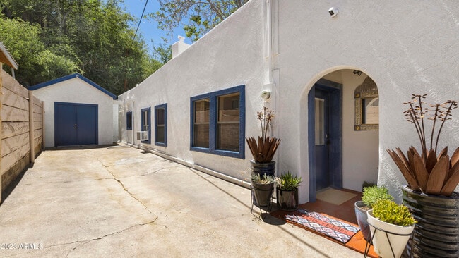 Building Photo - 188 S Adonis Ave