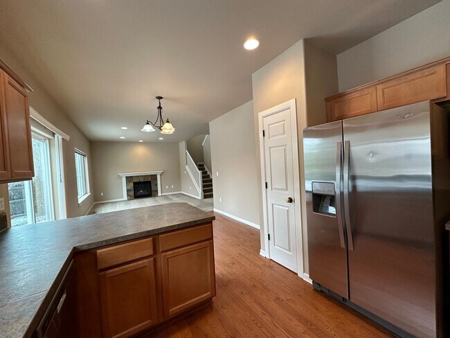 Building Photo - Inviting 4 Bedroom Home with Spacious Layo...