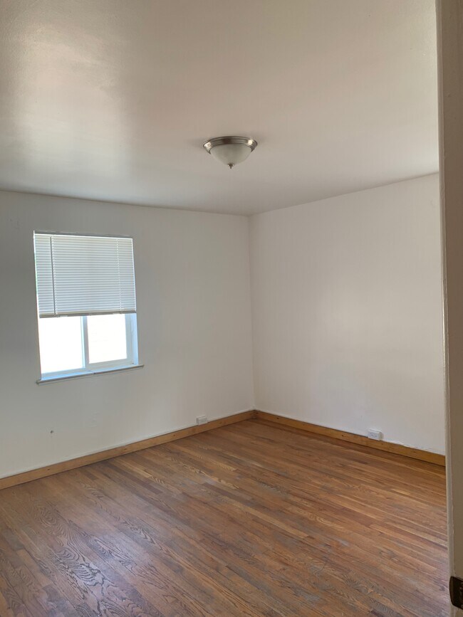 Building Photo - 1769 Clinton St