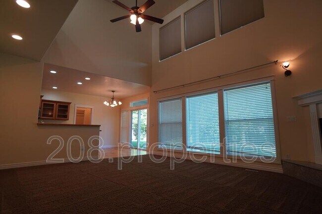 Building Photo - 871 N Grey Pebble Way