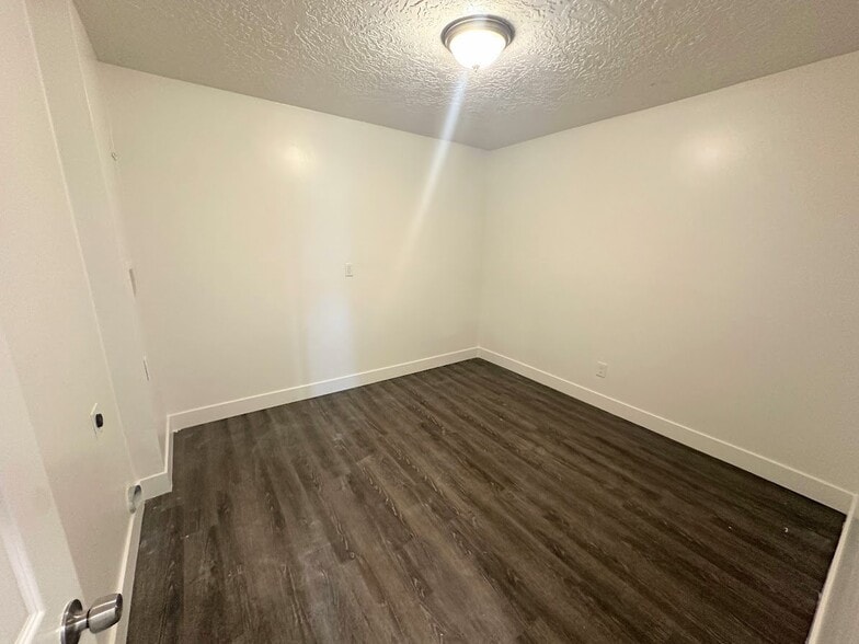Building Photo - 435 S 900 W