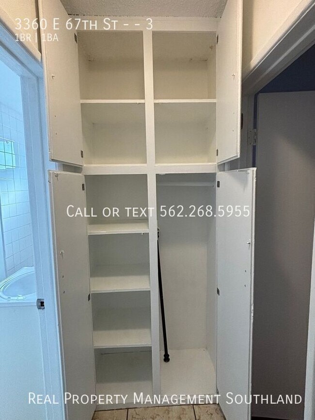 Building Photo - 1 Bedroom Available now! Accepting section...