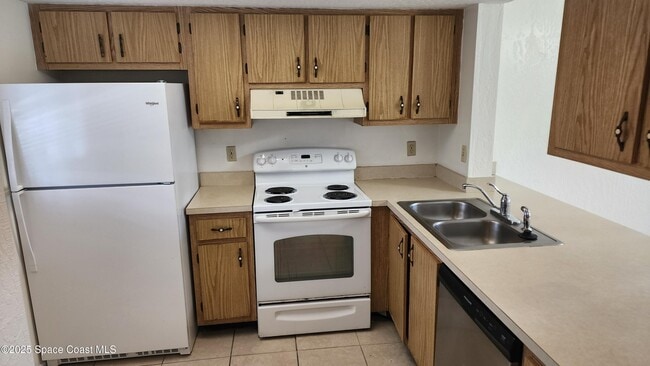 Building Photo - 1708 University Ln