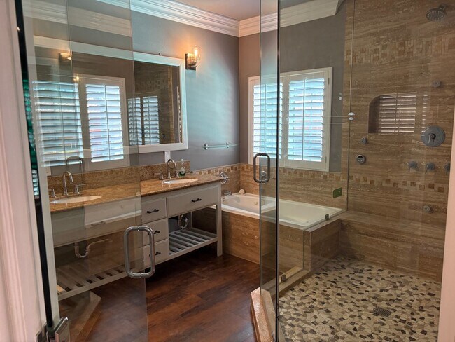 Building Photo - Spectacular-Remodeled 4-Bedroom Home with Pool, Spa, + 600 sqft Bonus Space in lovely Sylmar neig...