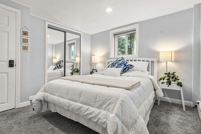 Building Photo - 64 Bryon Rd