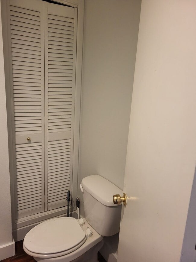 Building Photo - Garage Apartment