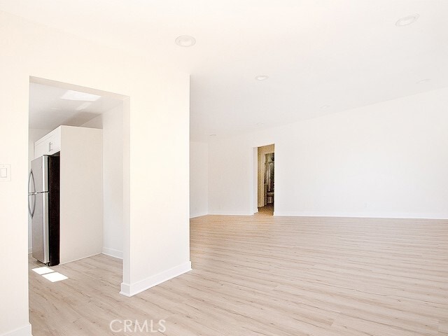 Building Photo - 2027 Vista Del Mar Ave