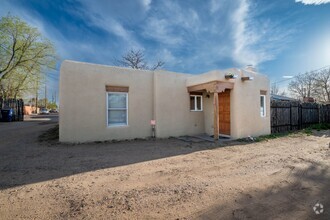 Building Photo - Unique Charm on Lolita St.