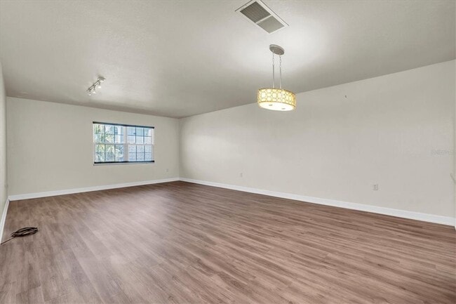 Building Photo - 701 Poinsettia Rd