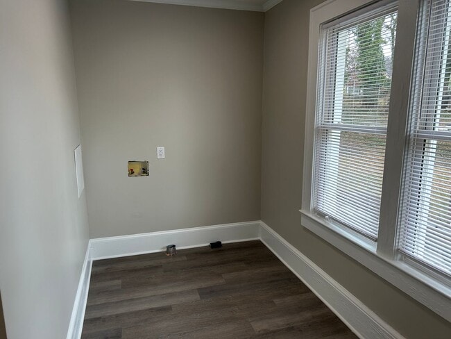 Building Photo - 2423 N Patterson Ave