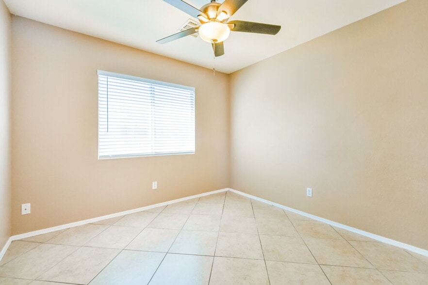 Building Photo - 803 S Chatsworth
