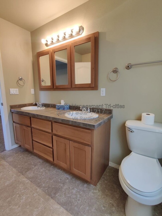 Building Photo - 2667 Torrey Pines Way