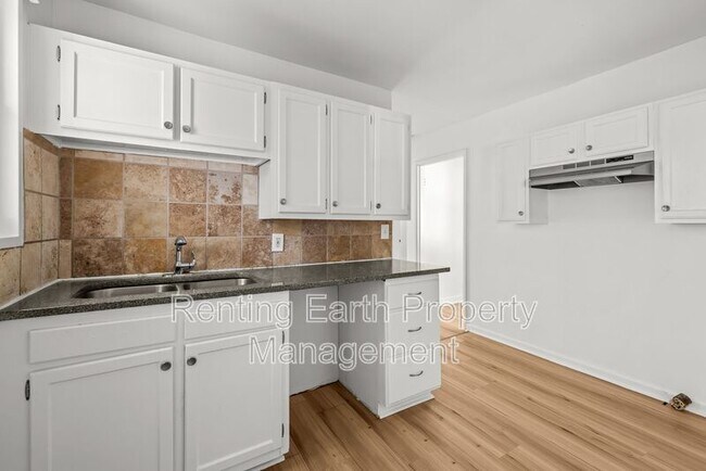 Building Photo - 604 Annie Laura Dr