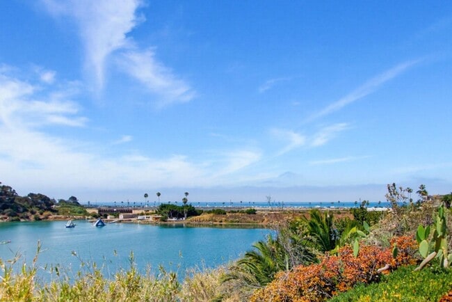 Building Photo - Carlsbad Condo West of 5 Freeway with Lagoon Access - Available Now!