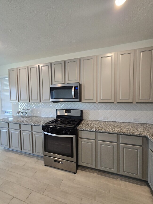 Building Photo - 25223 Sierra Mnr Ct