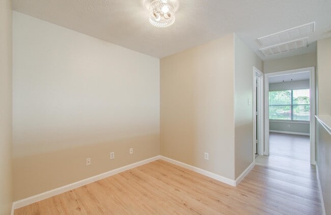 Building Photo - 17230 Oakwood Chase Dr