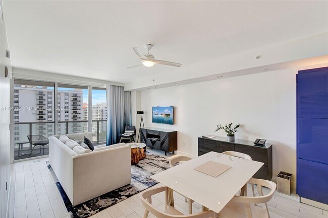 Building Photo - 3101 Bayshore Dr