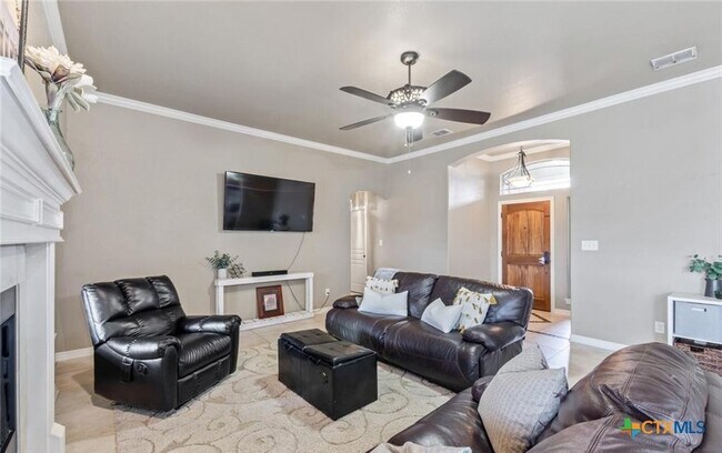 Building Photo - 611 Kelly Dr