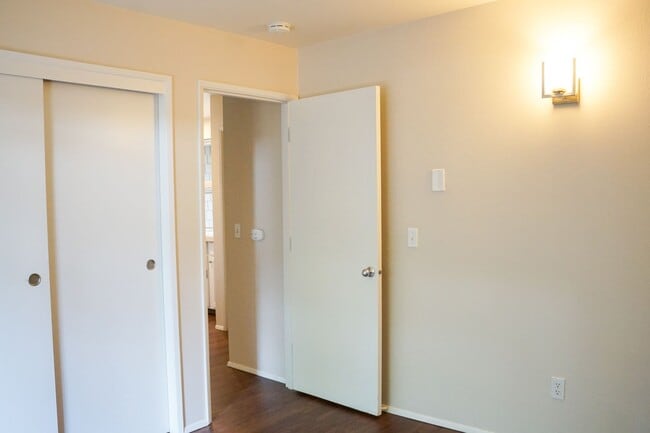 Building Photo - INCREDIBLE SPECIAL! Gorgeous & Bright 1-Bed w/ Wood-Burning Fireplace, W/D, & Private Patio!