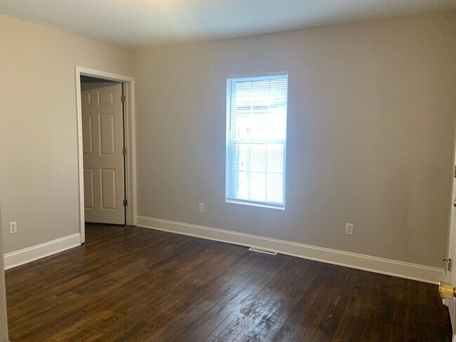 Building Photo - 3 BR house available near Target on Lawndale!