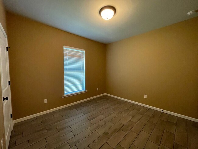 Building Photo - House: Keystone of Galvez