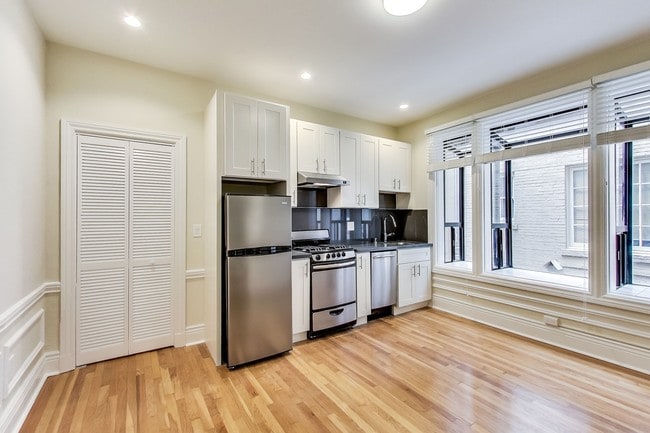 Building Photo - 655 Powell