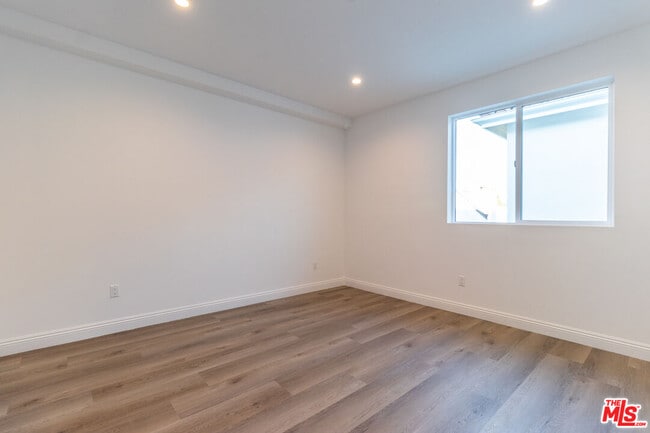 Building Photo - 5325 Ben Ave