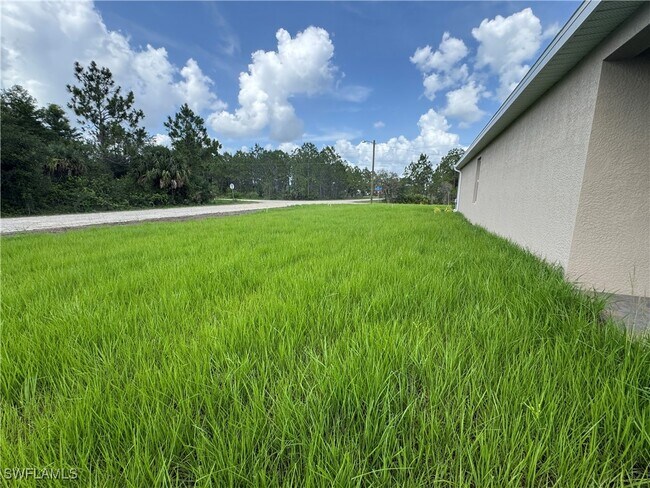 Building Photo - 726 Oakridge Ave S