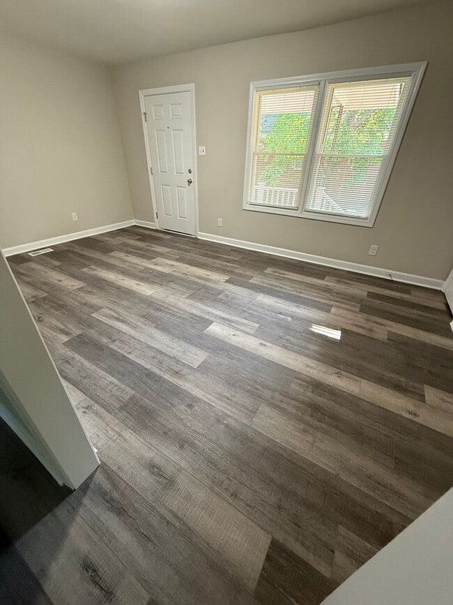 Building Photo - 116 Bennett Ct