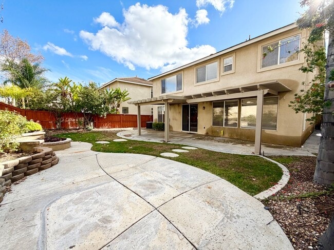 Building Photo - Spacious Oak Creek Cul-de-Sac Home with 5 Bedrooms & 3-Car Garage