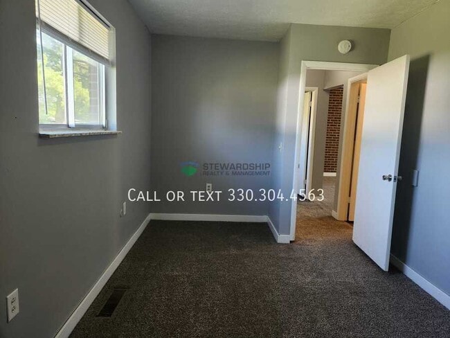 Building Photo - 15257 Lincoln Way W