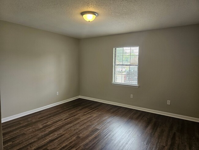 Building Photo - 5007B N. Moore Lane