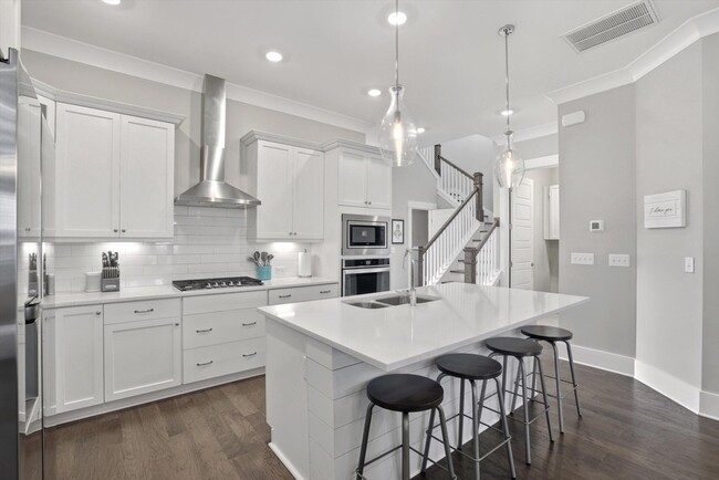 Building Photo - 2548 Josiah St