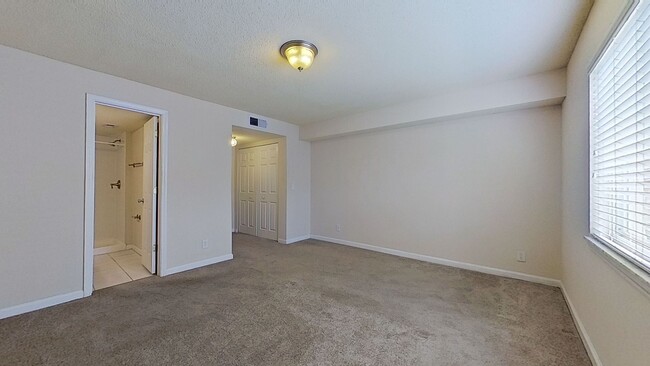 Building Photo - MOVE IN SPECIAL $500 OFF FIRST MONTH'S REN...