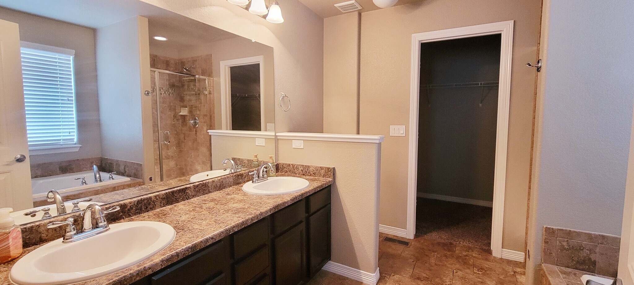 Building Photo - 6729 Kearsarge Dr