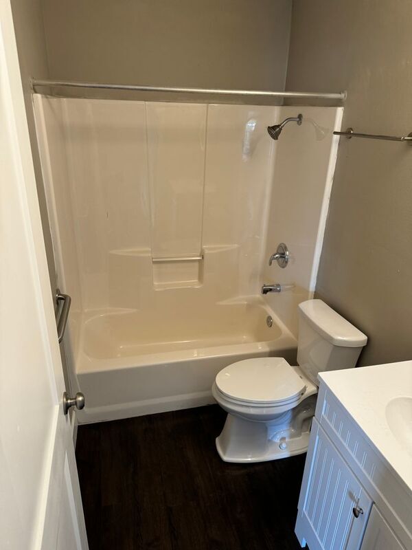 Building Photo - 2121 Southfork Dr