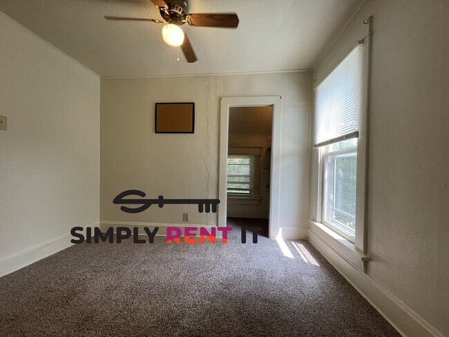 Building Photo - 6 Bed House or 2 and 3 Bedroom Duplex on C...