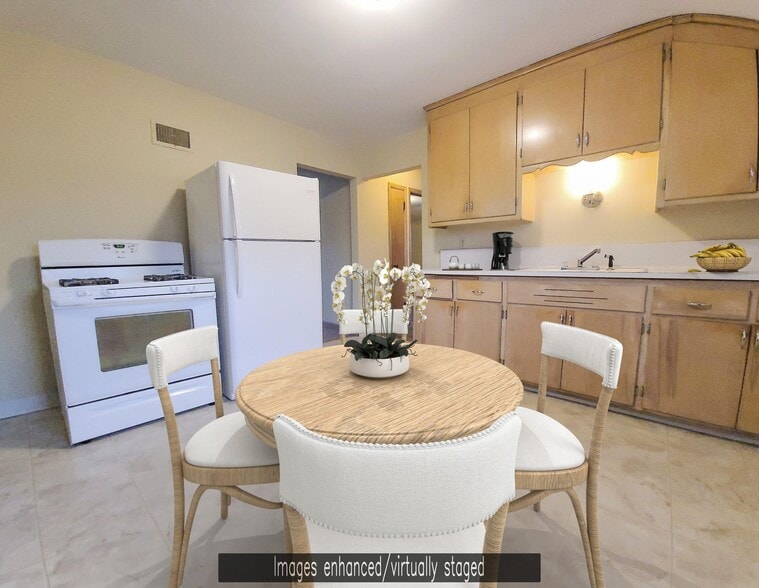 Building Photo - 6931 W Cleveland Ave